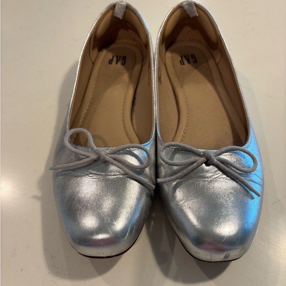 GAP Women's Metallic Silver Loafers - Picture 1 of 4
